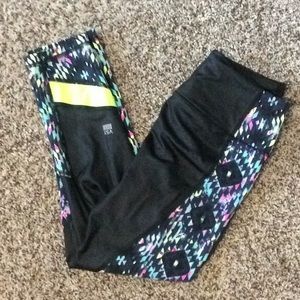 Victoria Secret Knockout Capri Leggings